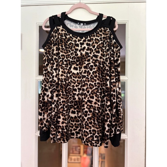white birch Tops - EUC White Birch Tunic Top 2X Black Animal Leopard Print Strappy Cold Shoulder
